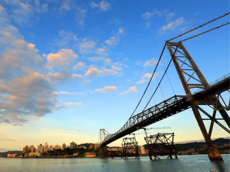 Turista estrangeiro é mantido em cárcere privado após encontro por aplicativo