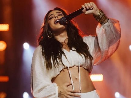 lauana-prado-celebra-a-maternidade-e-lanca-video-intimista-de-“coisa-rara”