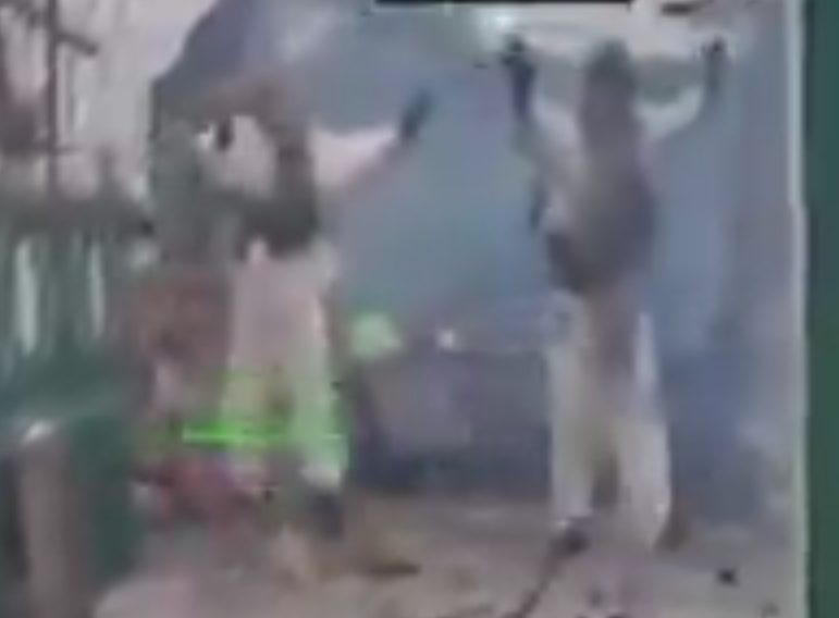 video:-soldados-russos-se-rendem-para-robo-militar-ucraniano