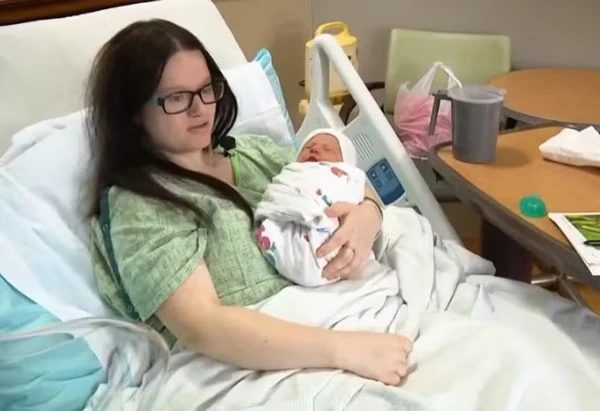 mulher-so-descobre-gravidez-durante-o-parto-e-da-a-luz-no-trabalho