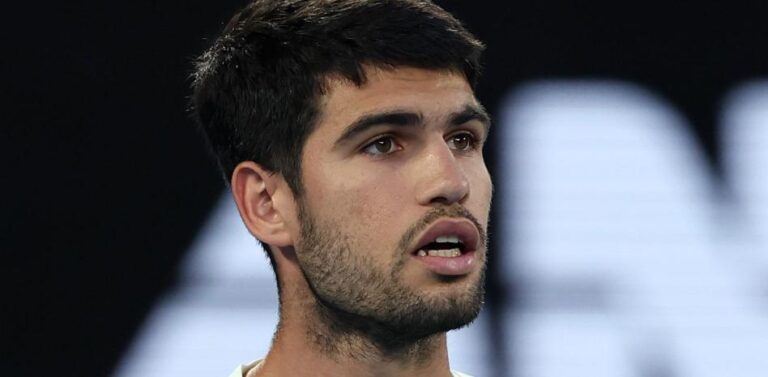 Alcaraz tem atitude exemplar após erro de arbitragem no Australian Open