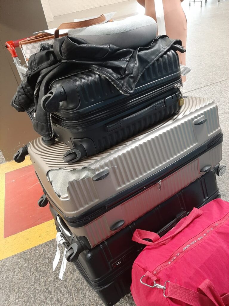 Passageiros denunciam furtos e danos em malas em voo de Guarulhos para Rio Branco; VÍDEO