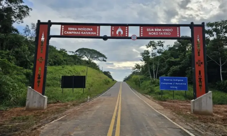 IndĂgenas vĂtimas de acidente na BR-364 seguem na UTI; eles estavam sem capacete