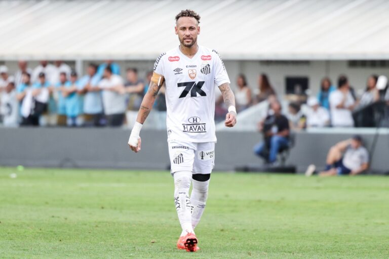 Neymar acerta renovação com o Santos até dezembro de 2026