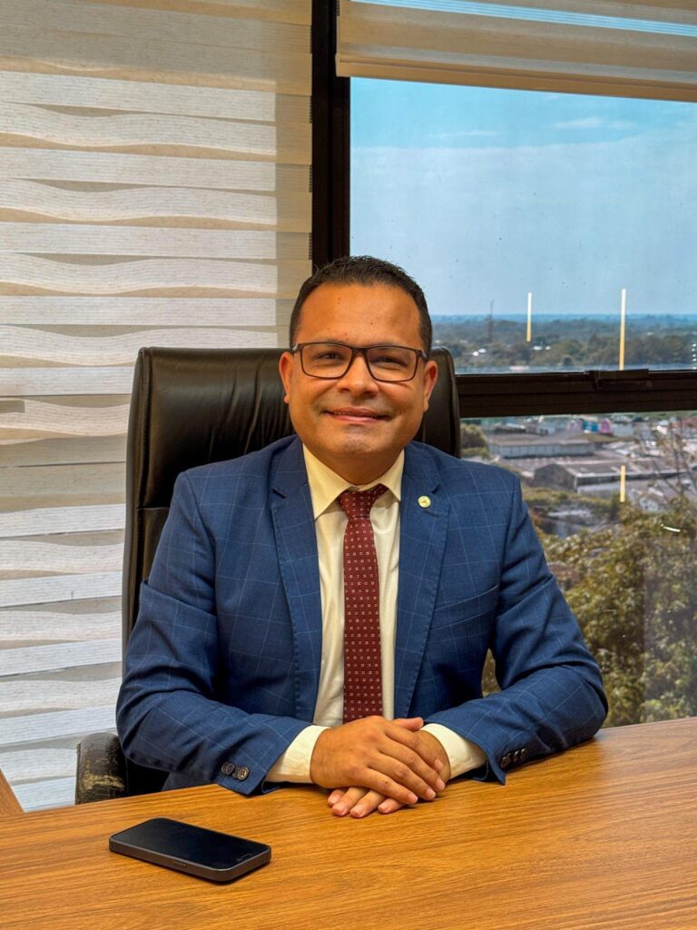 Deputado Tadeu Hassem garante R$ 1,1 milhão em emendas para escolas de Brasiléia