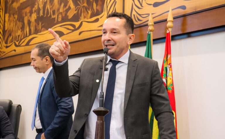 Emenda proposta por Adailton Cruz é sancionada e abre caminho para PCCR da saúde