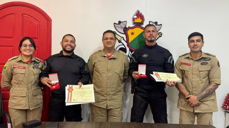 Policiais penais recebem honraria do Corpo de Bombeiros do Acre