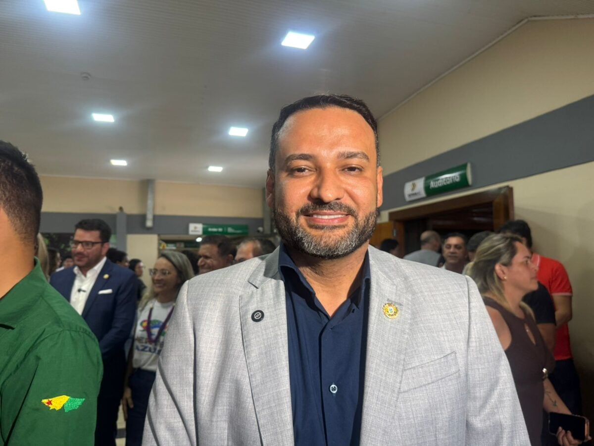 URGENTE! Aberson deixa Secretaria de Educação e governo nomeia substituto