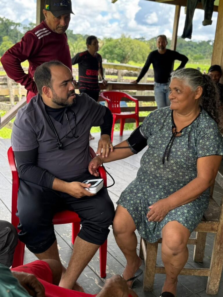 Médico Juscelino comemora 10 anos de atendimento solidário com nova ação no interior de Feijó