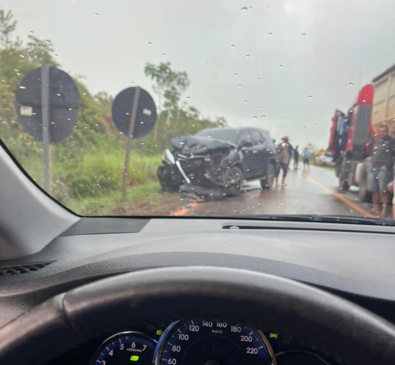 Vídeo mostra acidente envolvendo caminhonete de deputado na BR-364