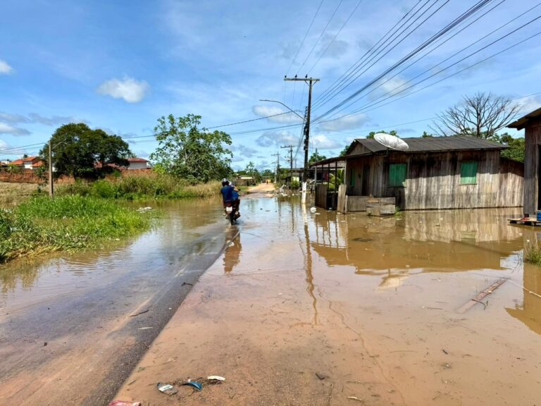 Cheia do rio Iaco já atinge seis bairros em Sena Madureira, afirma Corpo de Bombeiros