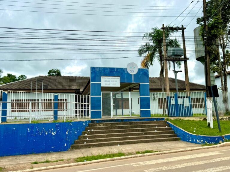 Escola Dom Júlio Mattioli anuncia matrículas para o ensino médio e curso técnico em Serviços Públicos