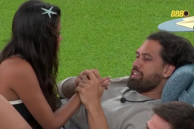 VĂdeo: âalisadasâ entre Gabriela e Brigido viralizam no BBB 26