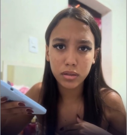 Jovem mostra diferença de tratamento ao pedir ajuda a pai e padrasto