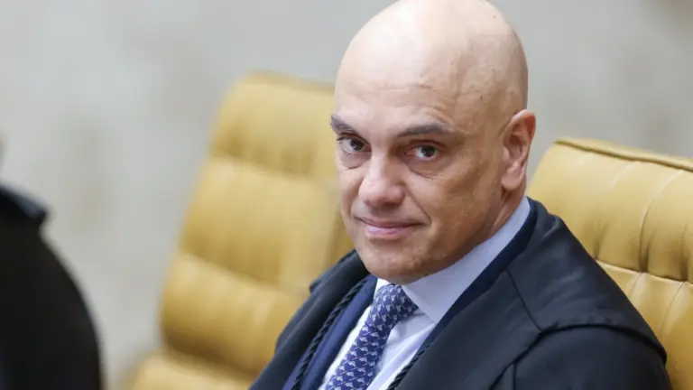 Moraes rejeita novo recurso e mantém prisão de Bolsonaro em regime fechado