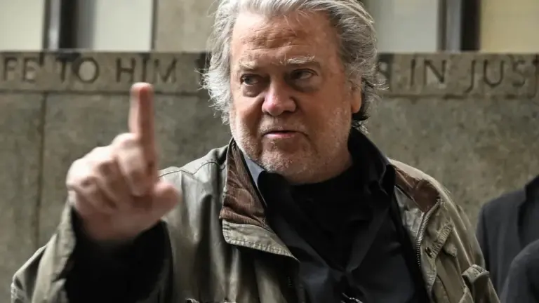 Steve Bannon discutiu apoio a Bolsonaro com Jeffrey Epstein em arquivos secretos Steve Bannon discutiu apoio a Bolsonaro com Jeffrey Epstein em arquivos secretos