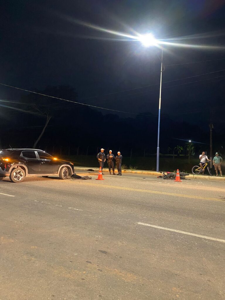 Colisão entre carro e motocicleta deixa motociclista ferido em Rio Branco