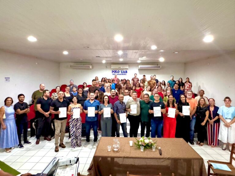 Governo do Acre empossa 11 novos professores aprovados no concurso da educação em Sena Madureira