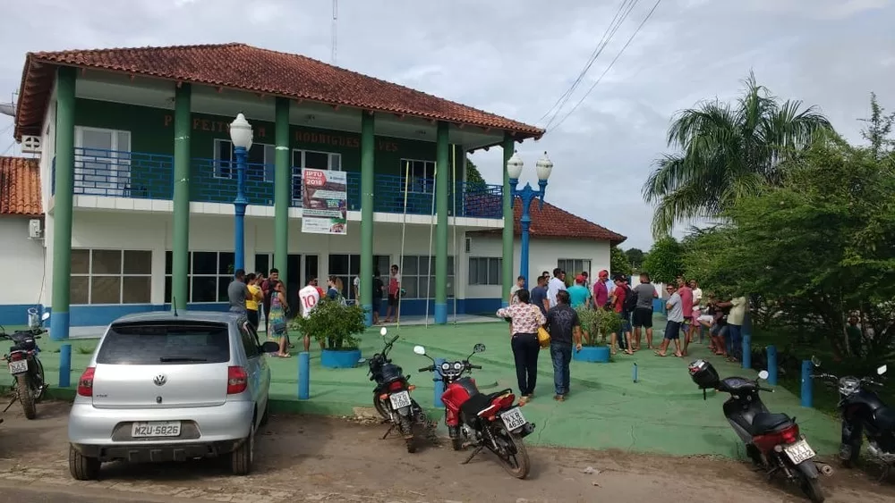 Prefeitura de Rodrigues Alves exonera 122 servidores comissionados