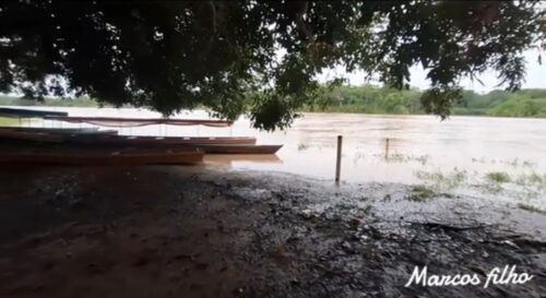 Rio Purus apresenta baixa no volume das águas e traz alívio para cidade do interior do Acre Rio Purus apresenta baixa no volume das águas e traz alívio para cidade do interior do Acre
