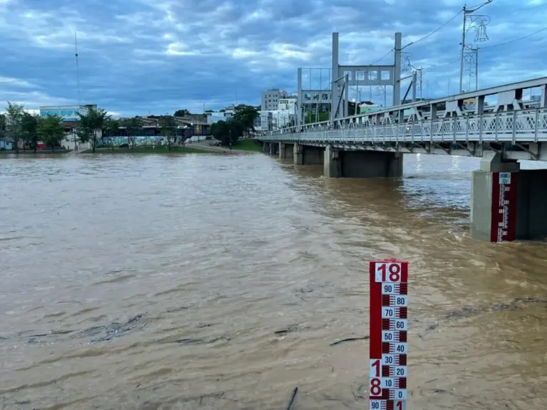 Rio Acre segue em elevação na capital e fica a 23 centímetros da cota de transbordo