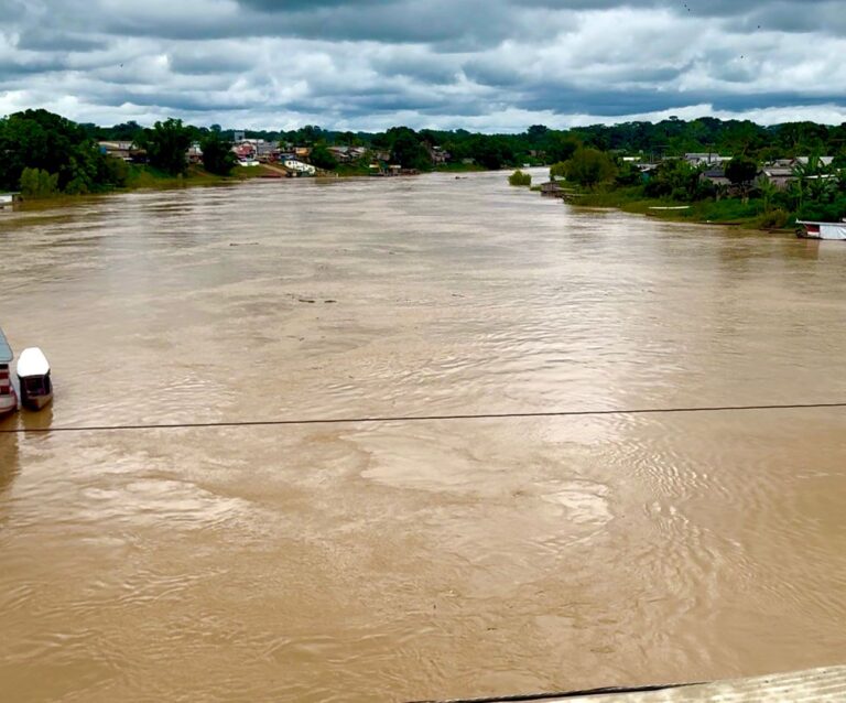 Rio Iaco apresenta leve recuo mas permanece acima dos 13 metros em Sena Madureira