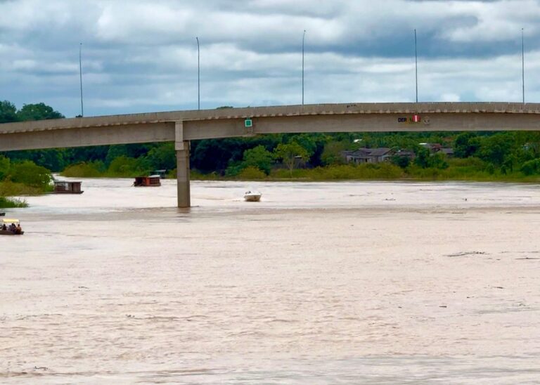 Cheia do rio Iaco leva Prefeitura de Sena Madureira a decretar situação de emergência