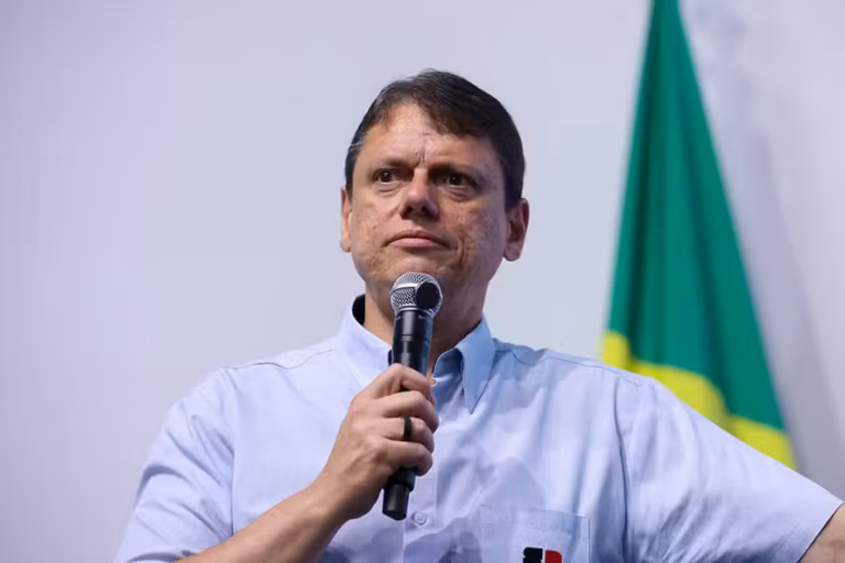 Após encontro com Bolsonaro, Tarcísio sela que disputa em São Paulo e apoia Flávio à presidência
