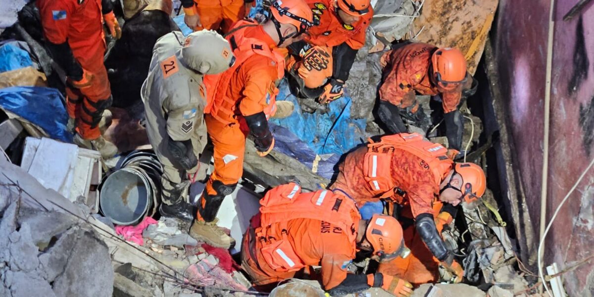 predio-desaba-no-rio-e-mata-uma-mulher