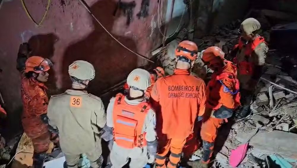 mae-e-filha-ficam-soterradas-apos-desabamento-de-casas-no-maracana