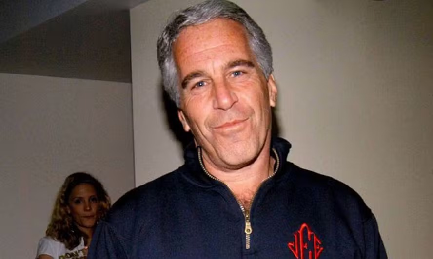 video-inedito-mostra-jeffrey-epstein-ironizando-crimes