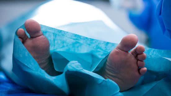 mulher-injeta-gordura-de-morto-no-corpo-e-diz-que-resultado-e-surpreendente