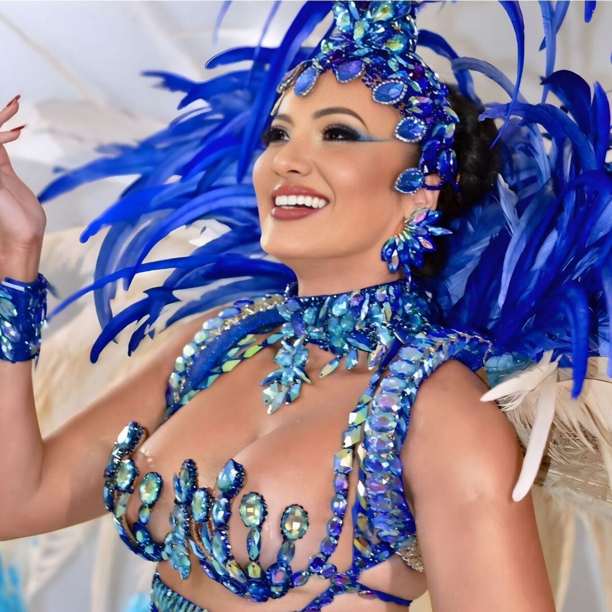 exclusivo:-rainha-da-academicos-de-niteroi-destaca-emocao-em-desfile-sobre-lula