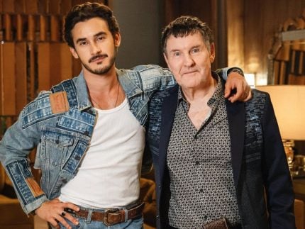 joao-raul-expulsa-o-proprio-pai-de-casa-em-“coracao-acelerado”-apos-descobrir-roubo-de-trofeu