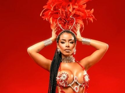 lorena-maria-aposta-em-fantasia-sensual-no-pre-carnaval-e-recebe-comentario-de-whindersson