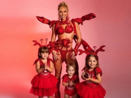 virginia-leva-os-filhos-ao-ultimo-ensaio-da-grande-rio-com-looks-personalizados