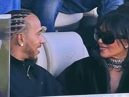 Lewis Hamilton e Kim Kardashian são vistos juntos no Super Bowl em meio a rumores de romance Lewis Hamilton e Kim Kardashian são vistos juntos no Super Bowl em meio a rumores de romance