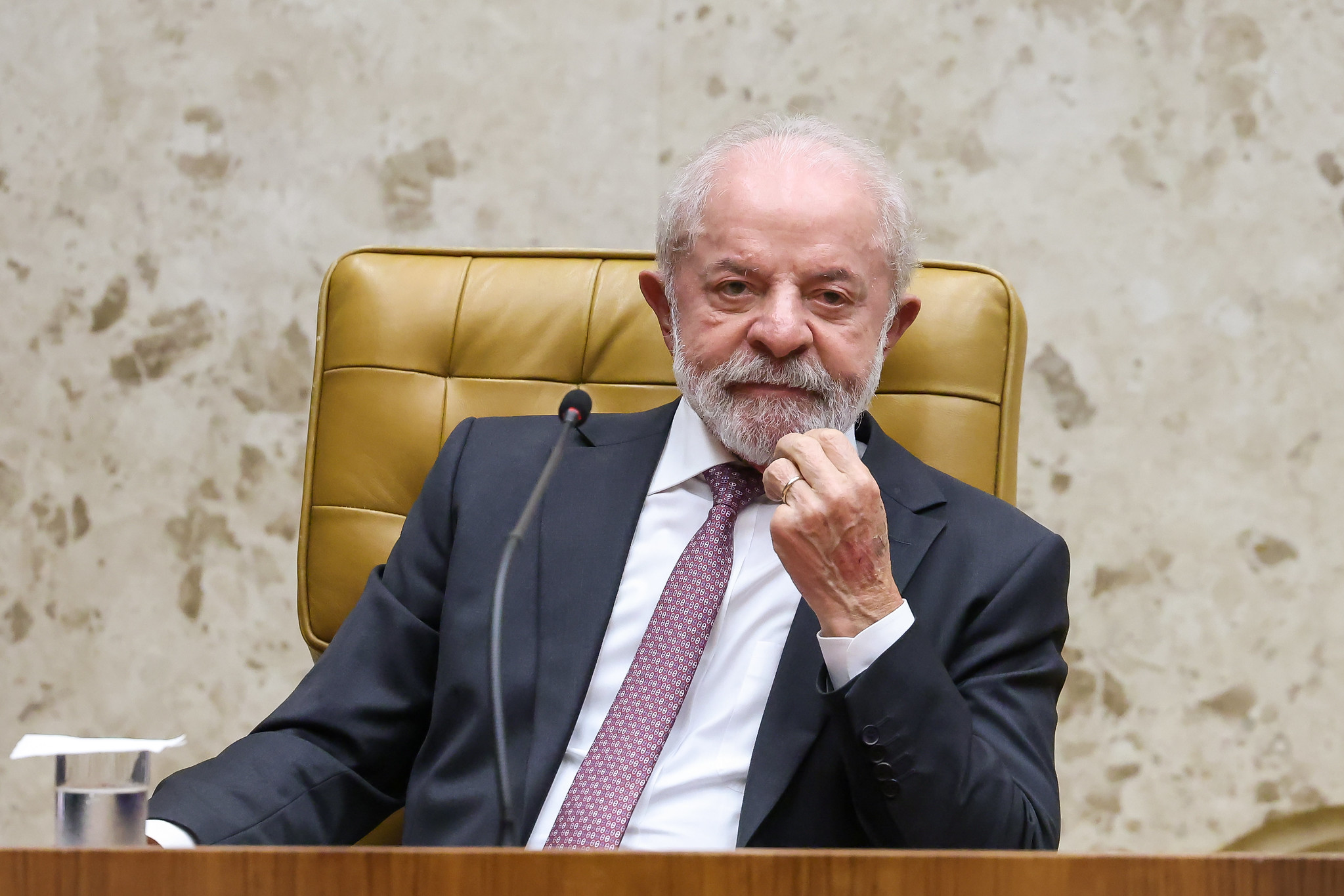 Lula decide vetar projeto que amplia supersalários no serviço público