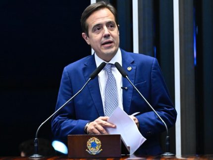 senador-apresenta-projeto-para-tentar-barrar-homenagem-a-lula-com-verba-publica-no-carnaval