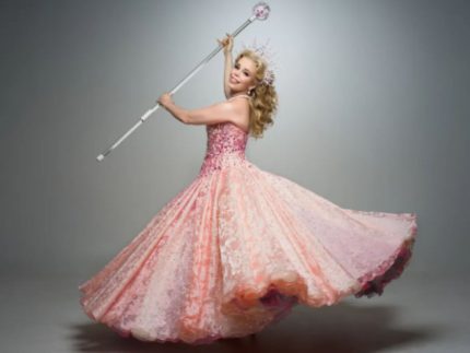 fabi-bang-desfilara-pela-colorado-do-bras-no-carnaval-de-sp-caracterizada-como-glinda