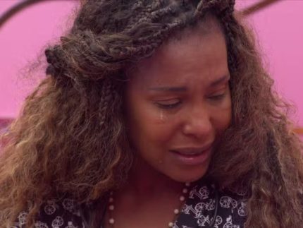 expulsa-do-“bbb26”,-sol-vega-ainda-nao-sabe-que-a-mae-foi-internada-e-vai-passar-por-cirurgia