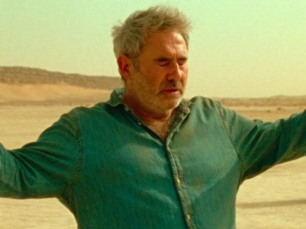 trailer-alternativo-de-“sirat”-responde-com-ironia-as-criticas-de-diretor-sobre-o-brasil