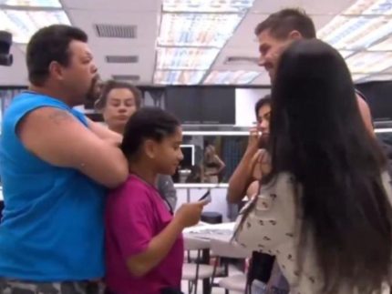 equipe-de-jonas-sulzbach-pede-expulsao-de-tia-milena-do-“bbb26”-apos-episodio-com-garfo