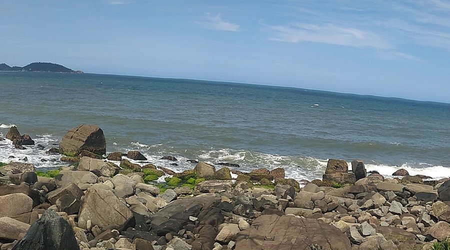 idoso-de-79-anos-morre-afogado-em-praia-apos-ser-surpreendido-por-ondas