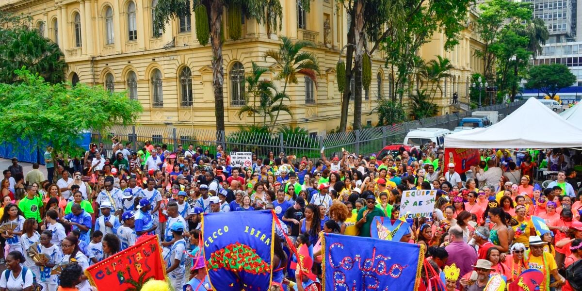 ilu-oba-de-min-e-banda-do-trem-eletrico-abrem-carnaval-de-rua-em-sp
