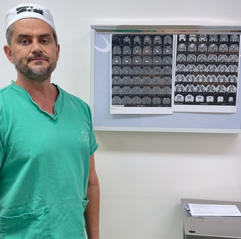 Clínica de médico ex-BBB é denunciada por paciente após cirurgia plástica