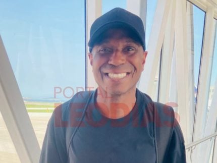 expulso-do-“bbb26”,-edilson-capetinha-deixa-o-rio-e-embarca-para-sao-paulo