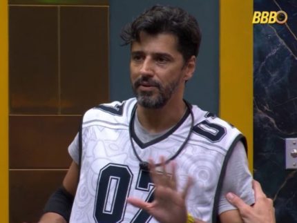 Quando não intervir em caso de engasgo? Susto de Cowboy no “BBB26” acende alerta