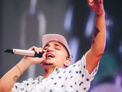 joao-gomes-vai-a-sapucai-e-revela-sonho-de-desfilar:-“ia-ser-uma-honra”