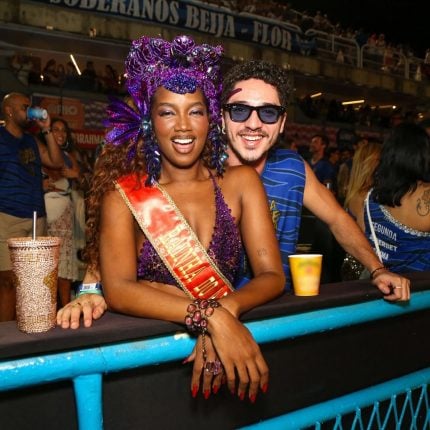 apos-boatos-de-affair,-iza-surge-novamente-em-clima-de-intimidade-com-ator-na-sapucai